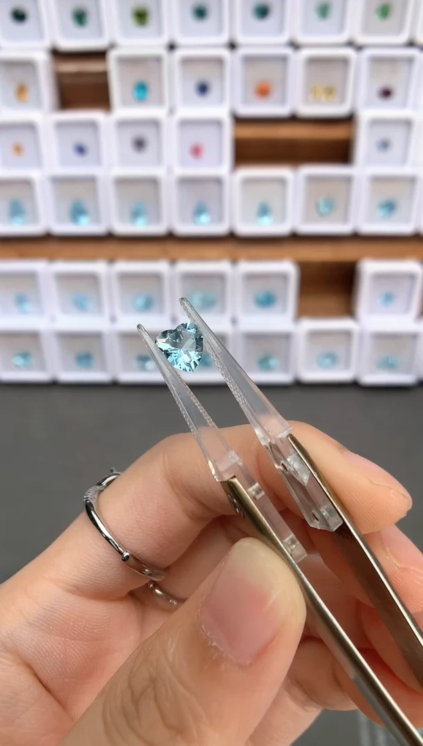 未镶嵌裸石定制海蓝宝石1.0ct 04065