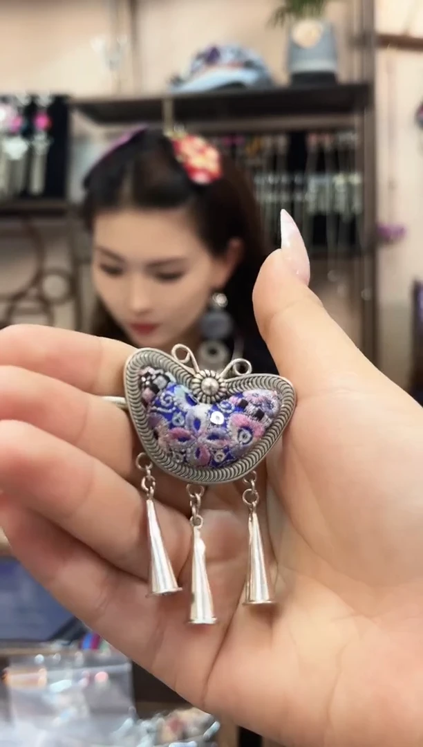 织绣民族风非遗老绣饰品588