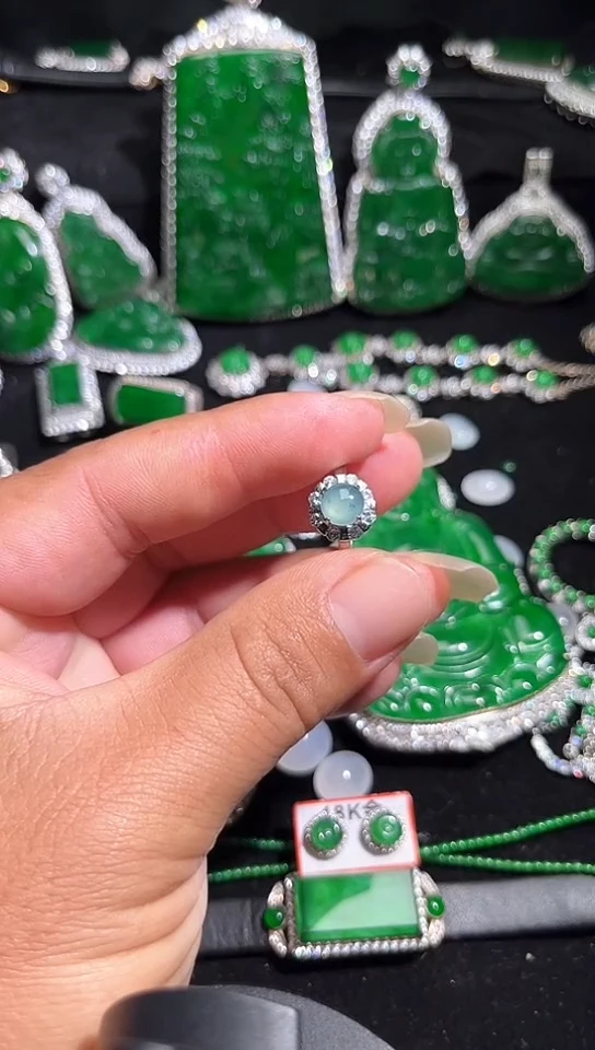 未镶嵌戒指翡翠戒指