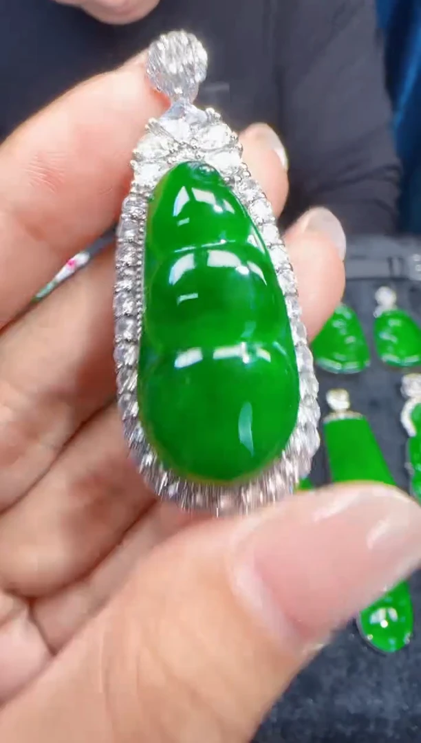 未镶嵌定制翡翠翡翠吊坠55