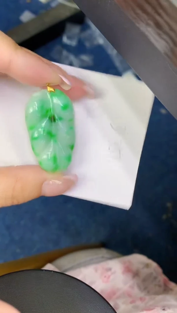 翡翠18K金镶嵌颈饰缅甸天然翡翠A货