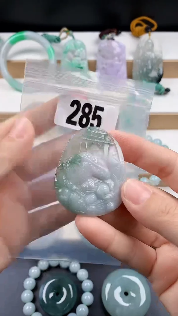 颈饰未镶嵌翡翠天然翡翠吊坠挂件