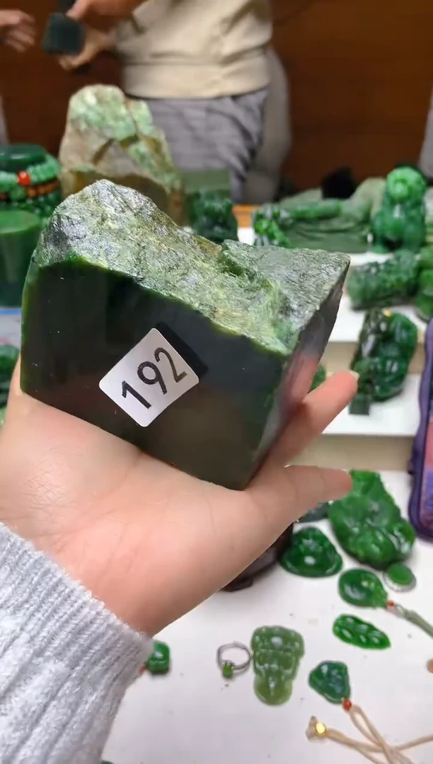 未镶嵌和田玉（碧玉）珠宝半成品1