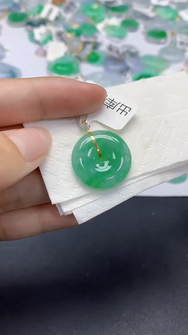 翡翠18K金镶嵌颈饰天然缅甸a货翡翠