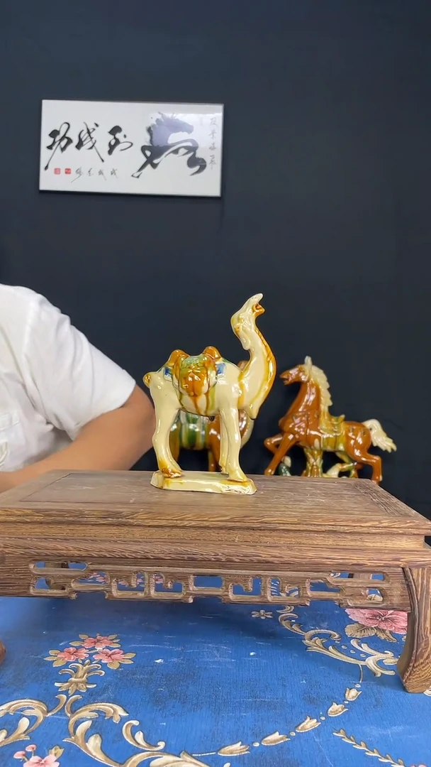 陶瓷小骆驼白色三彩色H16cm