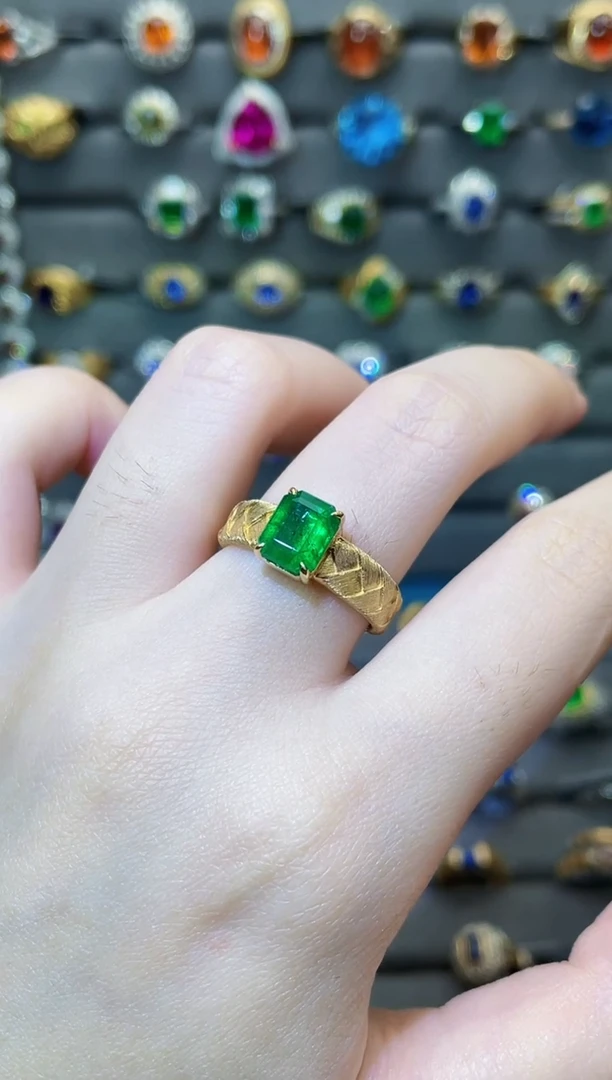 18K金镶嵌戒指祖母绿1.66ct
