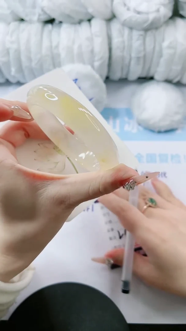 【闪购商品】石英质玉手镯未镶嵌多样性发货L184