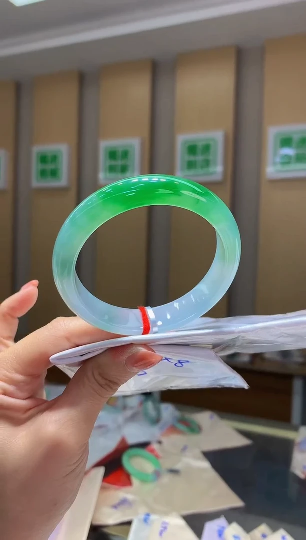 翡翠手镯未镶嵌-C31 总价45万 定金2万