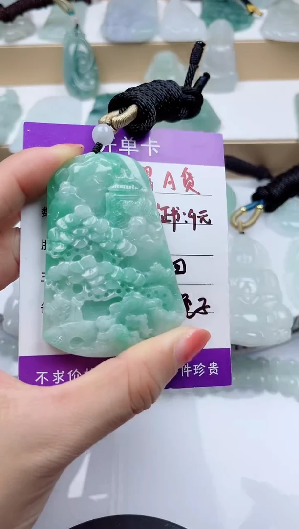 颈饰未镶嵌翡翠