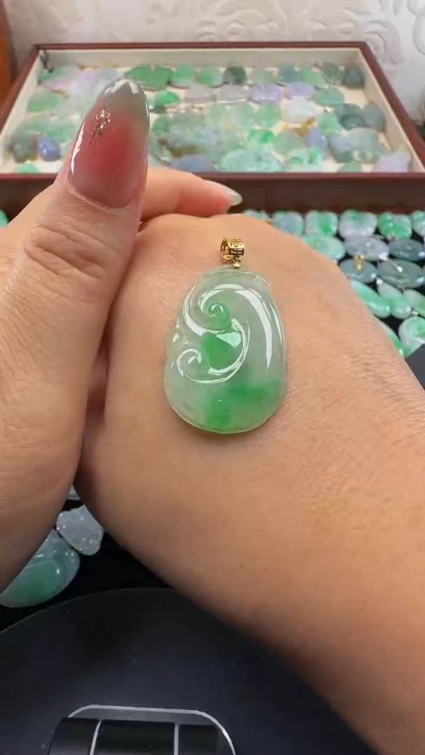 吊坠(不含链)18K金镶嵌翡翠如意