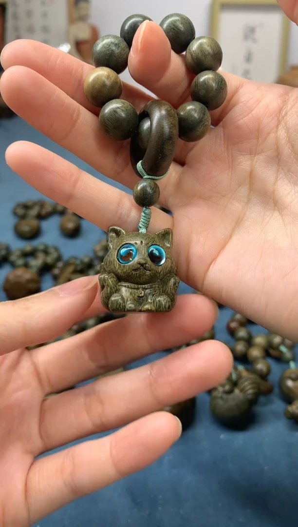 【闪购商品】维腊木（绿檀）把件九尾狐 盘玩件