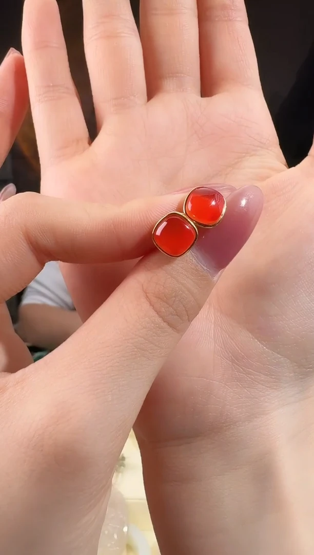 银S925镶嵌南红玛瑙耳饰耳钉