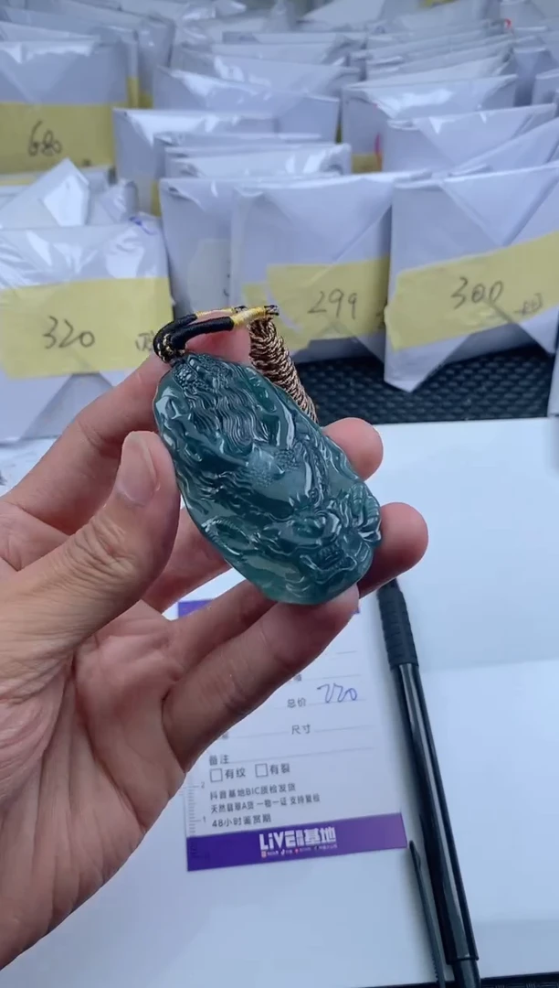 翡翠未镶嵌颈饰