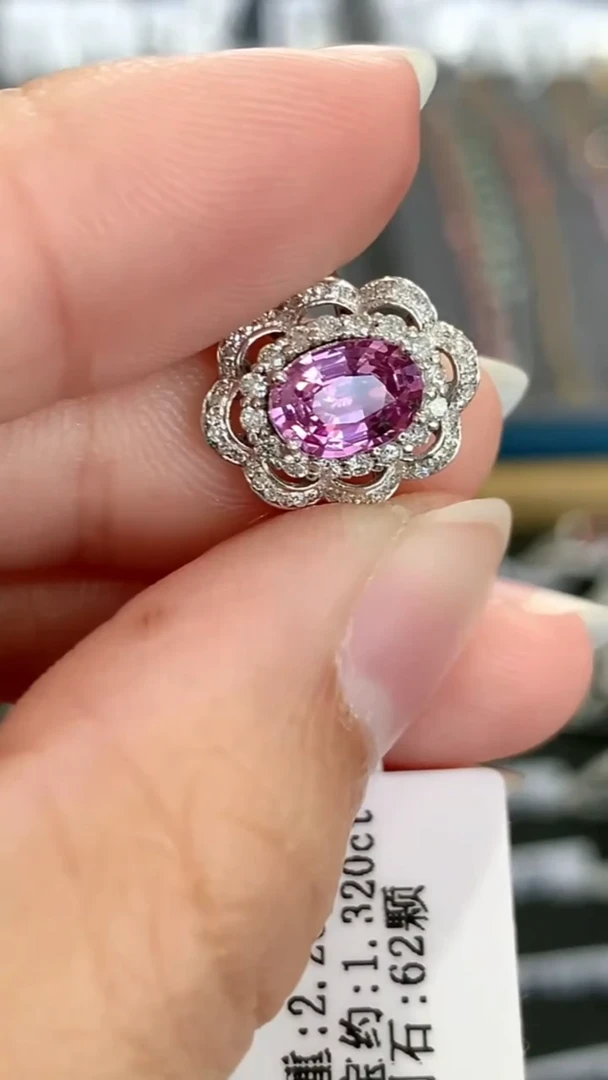 戒指彩色蓝宝石18K金镶嵌1.32克拉