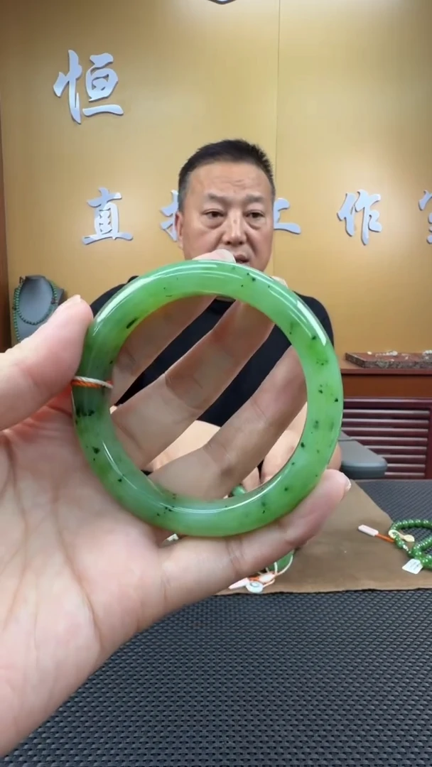 颈饰未镶嵌和田玉手镯58