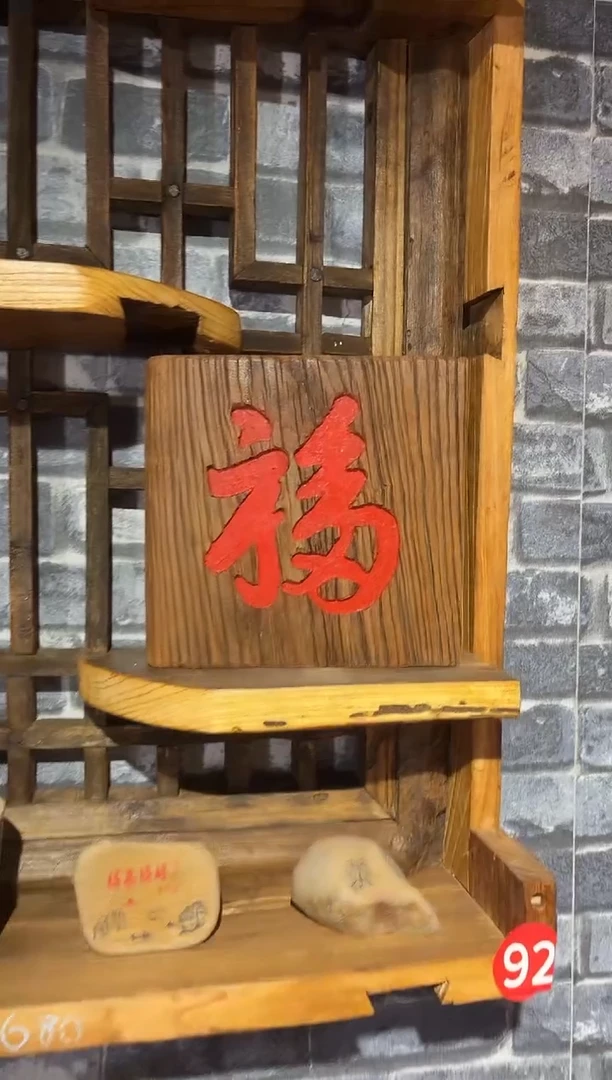 云**?风化老门板丙烯画