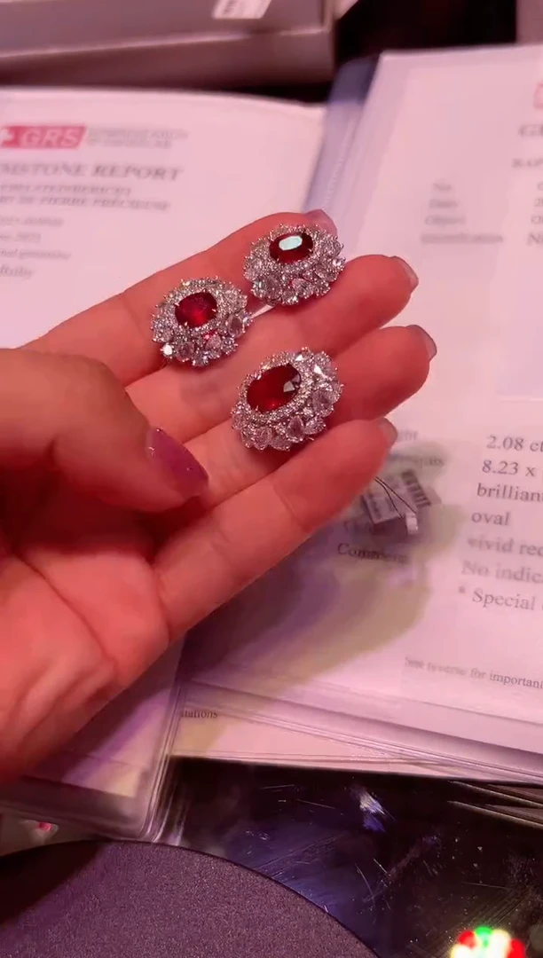 18K金镶嵌耳钉红宝石不退不换套装总430000