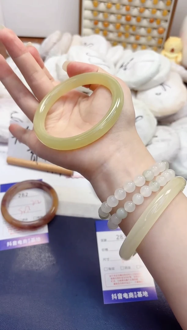 石英质玉手镯未镶嵌283-美人条晴水-圈口61