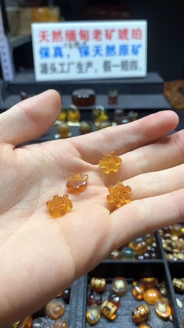 琥珀吊坠(不含链)未镶嵌天然缅甸琥珀