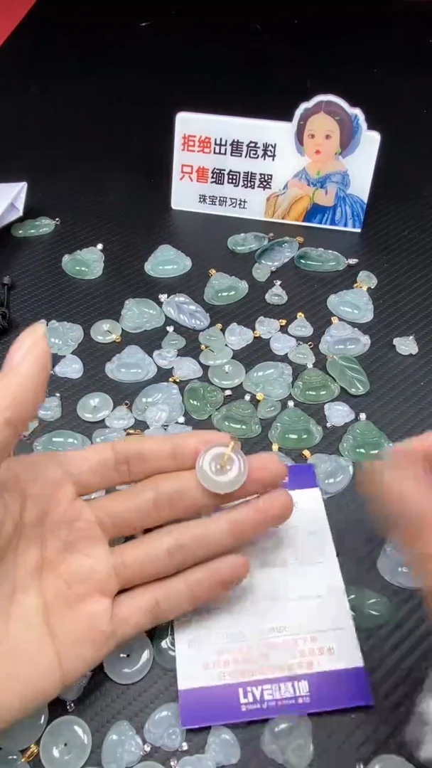 翡翠18K金镶嵌颈饰11111