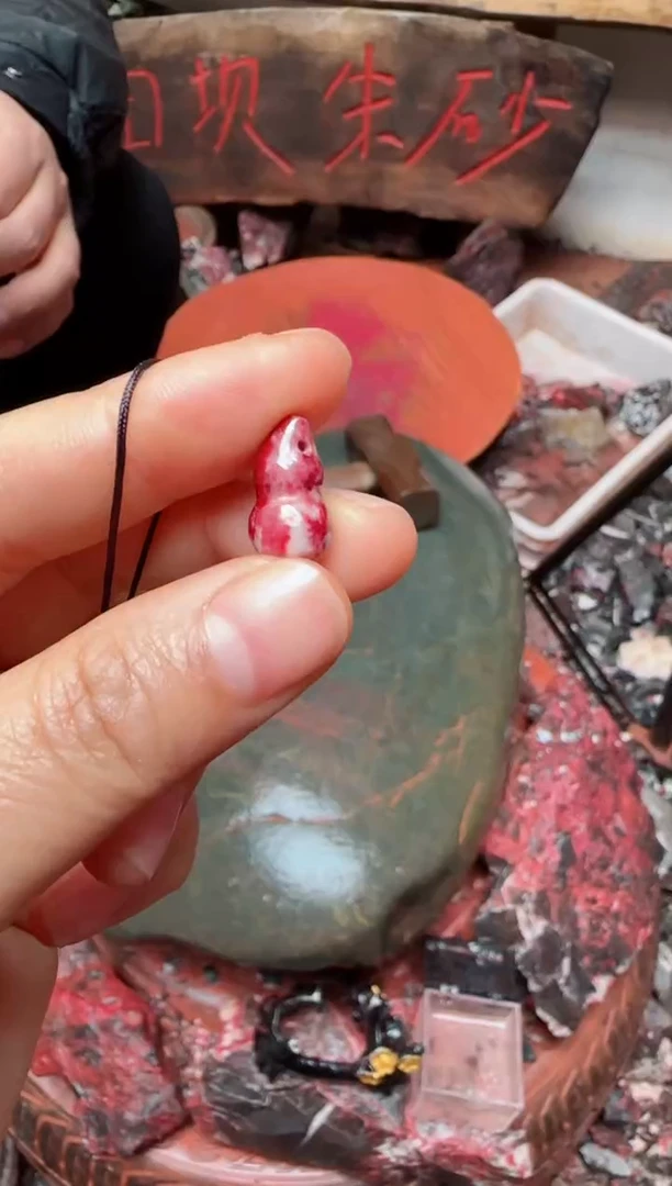 天然辰砂虎*原矿葫芦