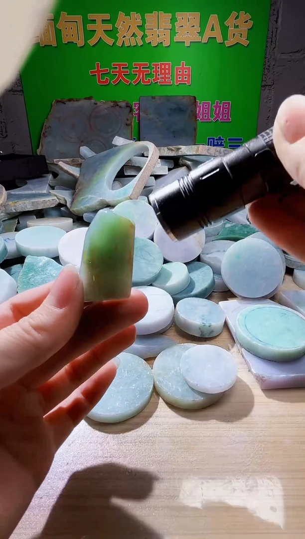 翡翠未镶嵌颈饰翡翠A货021