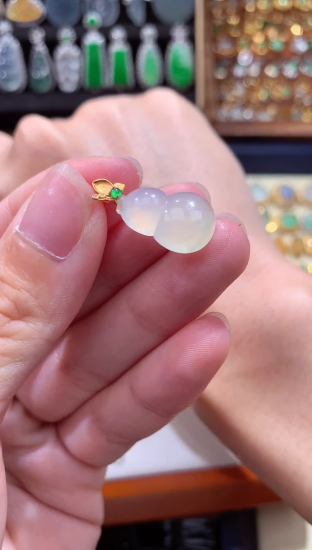 颈饰18K金镶嵌翡翠翡翠