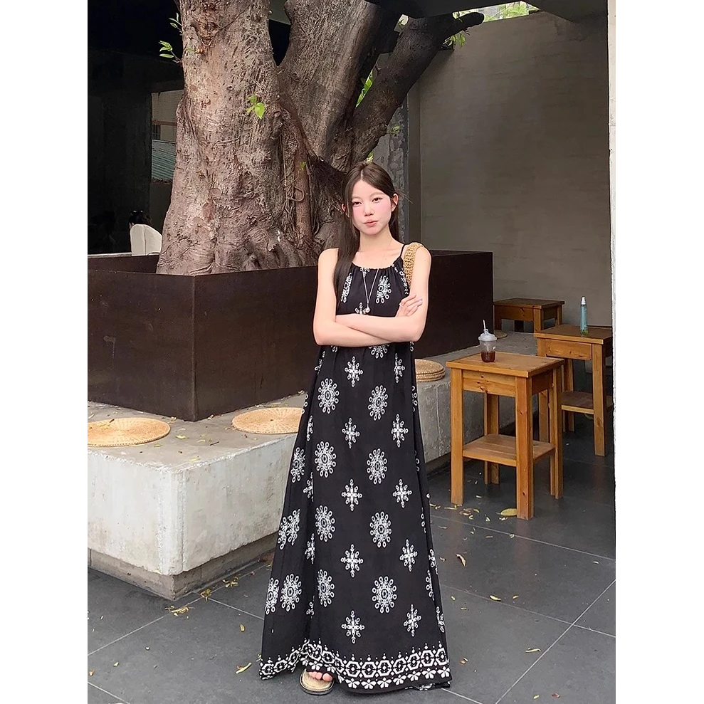度假风复古印花吊带连衣裙女夏季小众别致裙子宽松显瘦大摆裙长裙