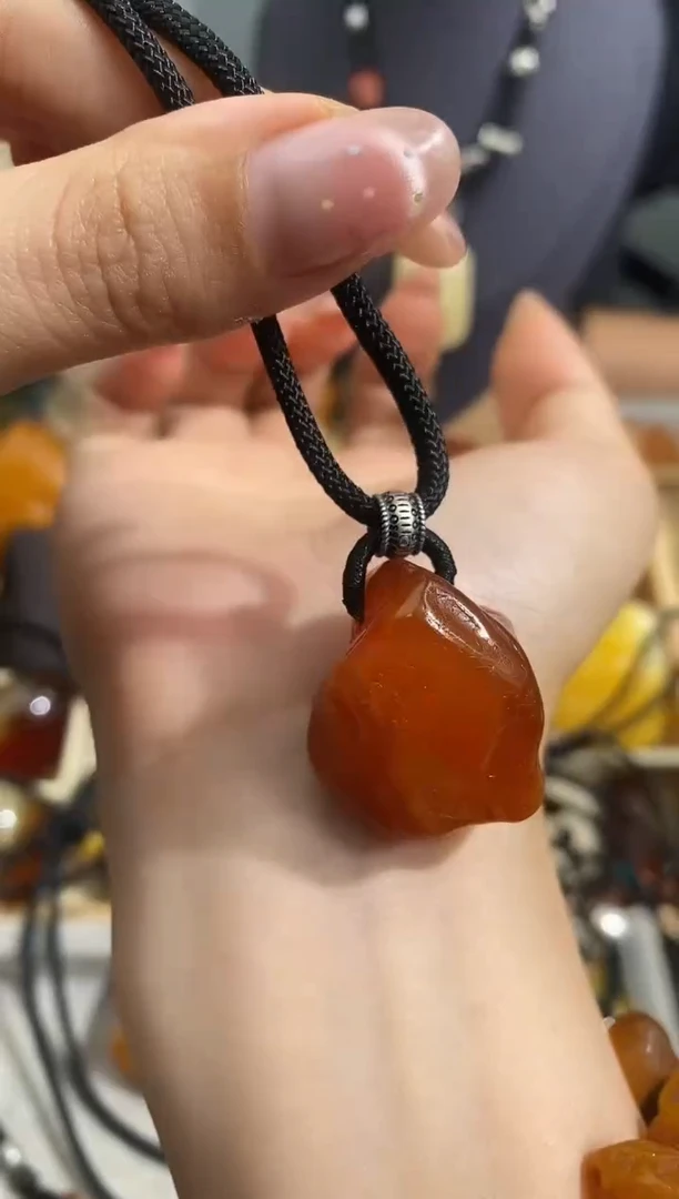 未镶嵌琥珀裸石似玉