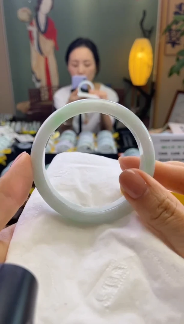 翡翠手镯未镶嵌s****?55.8圈口t