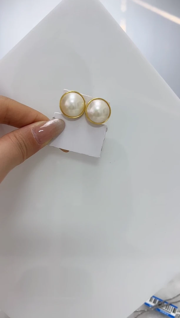 【闪购商品】拼合珍珠（马贝珠）DA银S925镶嵌马贝耳钉 C860