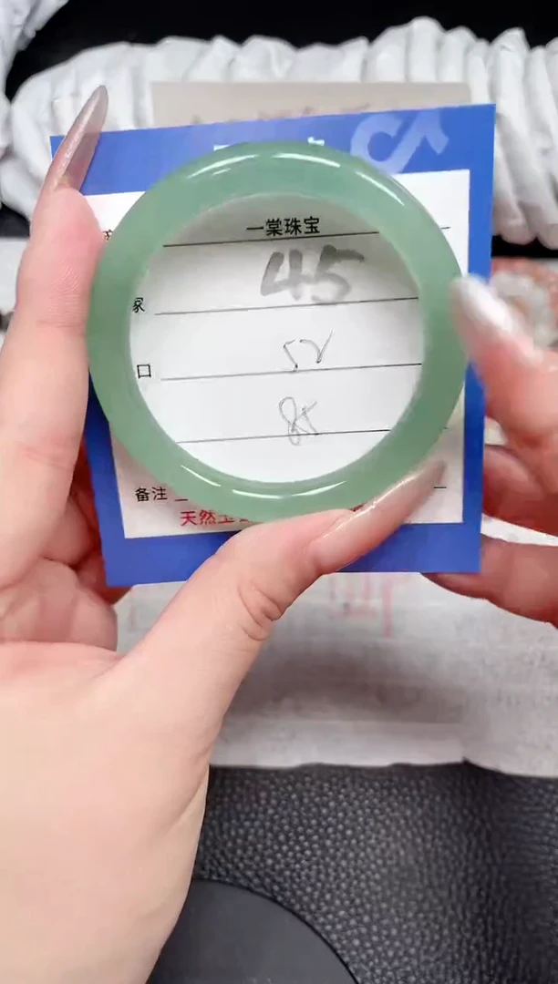 【闪购商品】石英质玉手镯未镶嵌45