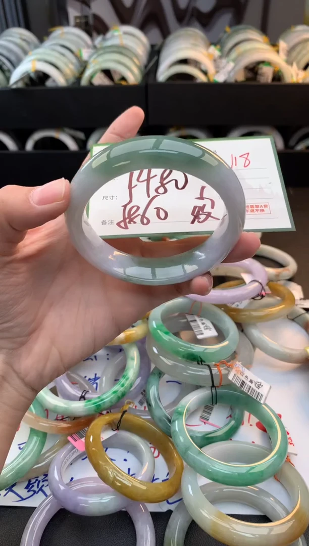 未镶嵌定制翡翠毛货需精细抛光+多人