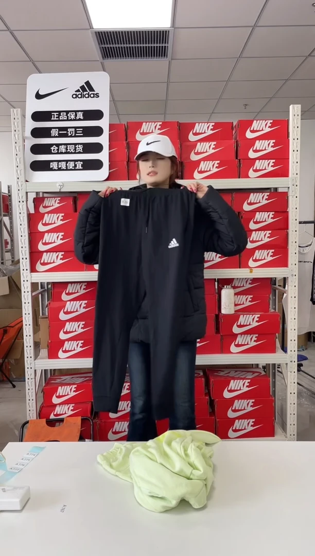 编码290闪购尺码m   adidas/阿迪达斯卫衣卫裤以直播间过款为主