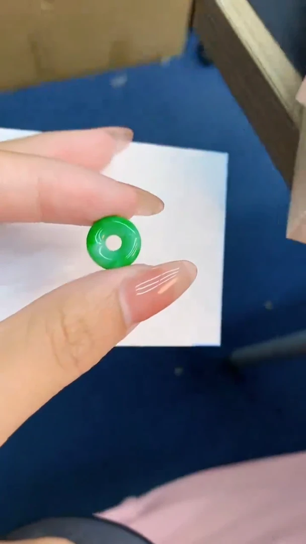 翡翠未镶嵌颈饰           1