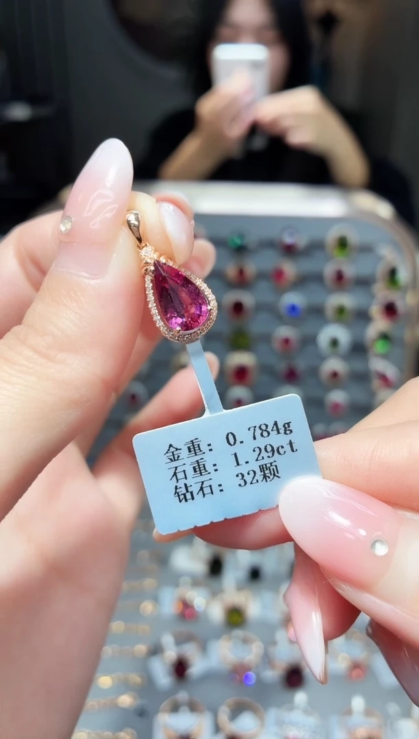 颈饰18K金镶嵌碧玺1.29ct