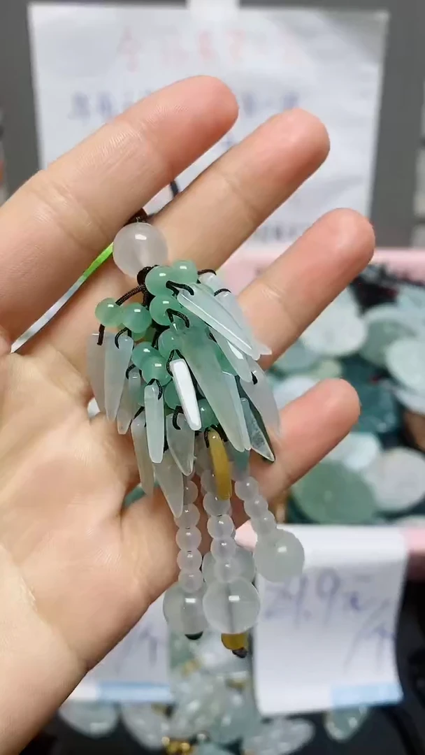 【闪购商品】翡翠颈饰未镶嵌天然翡翠A货