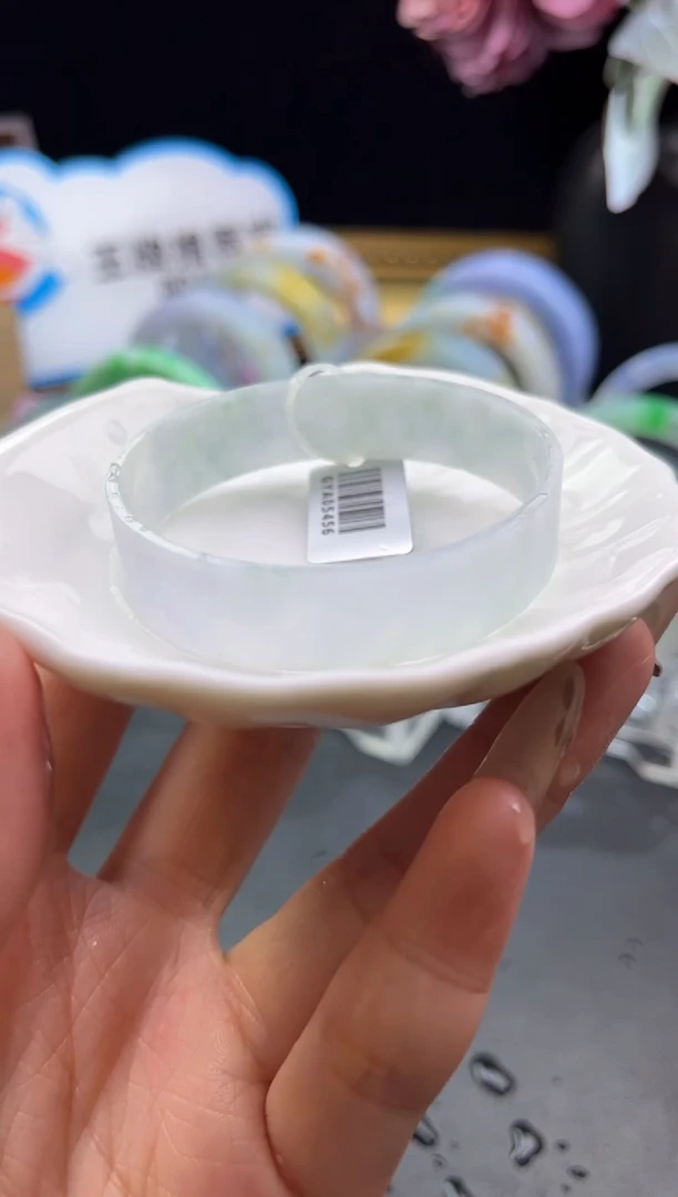 未镶嵌手镯定制翡翠淡雅52-53