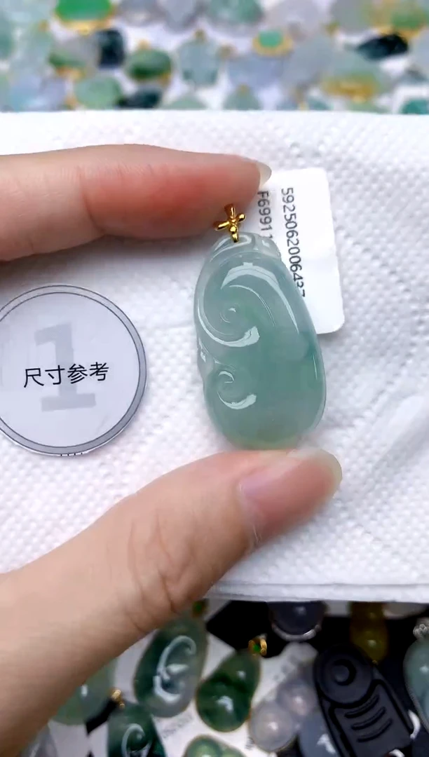 颈饰18K金镶嵌翡翠天然A货翡翠