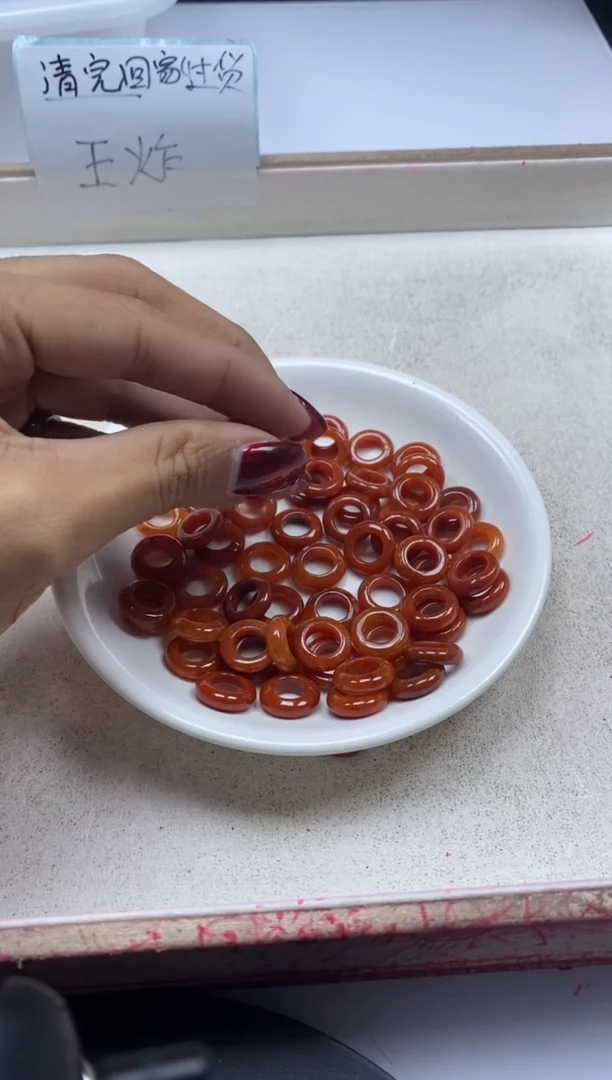 【闪购商品】翡翠颈饰未镶嵌x1164红翡跑环*1个