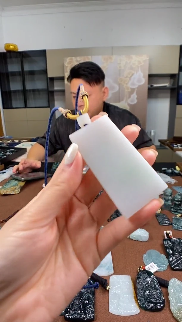 颈饰未镶嵌翡翠 多样性发其一
