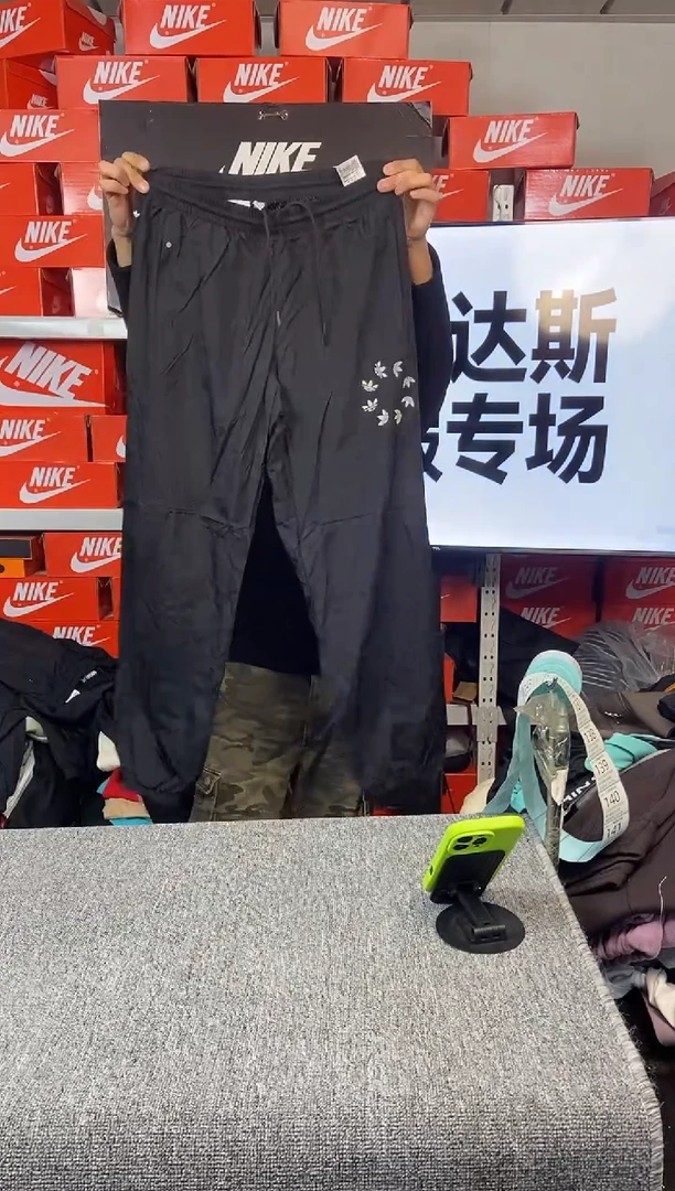 130编码 阿迪达斯 全新无暇 尺码175 直播间过款为准
