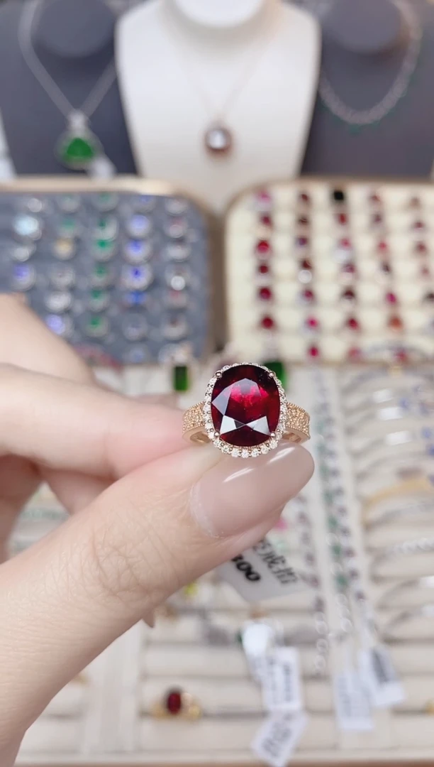 18K金镶嵌碧玺戒指碧玺4.2CT