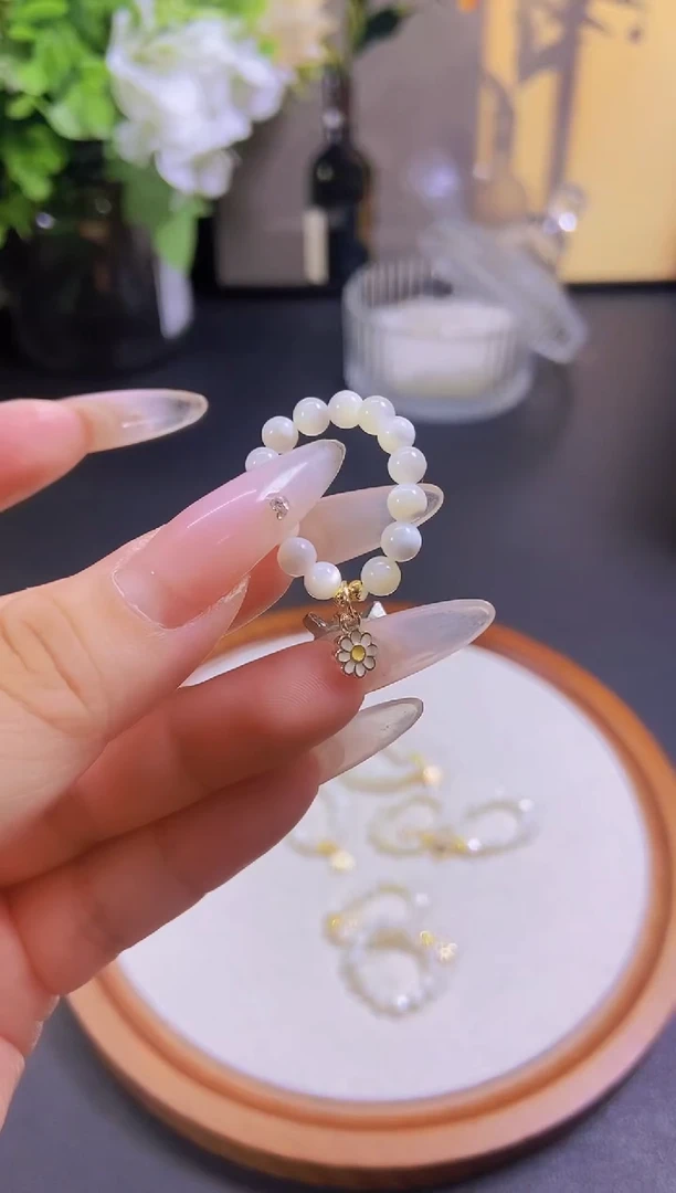 水晶戒指未镶嵌白贝小花