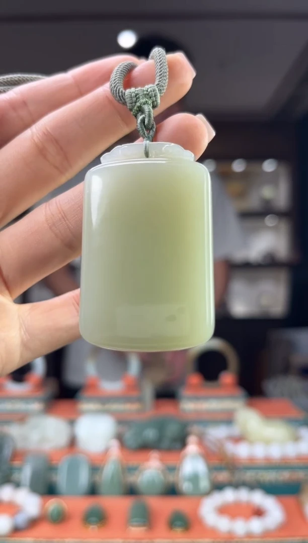 和田玉未镶嵌颈饰佩佩