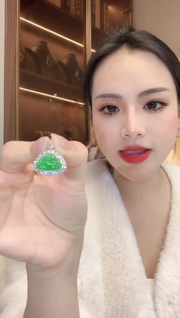 【闪购商品】翡翠吊坠(不含链)18K金镶嵌A41