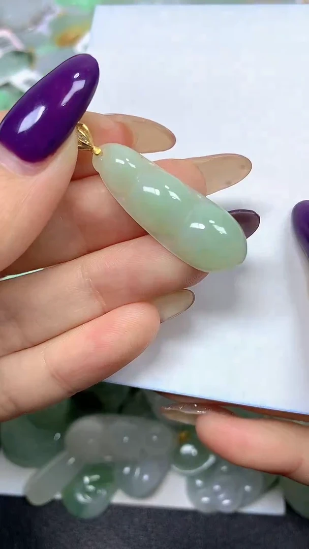 颈饰未镶嵌翡翠