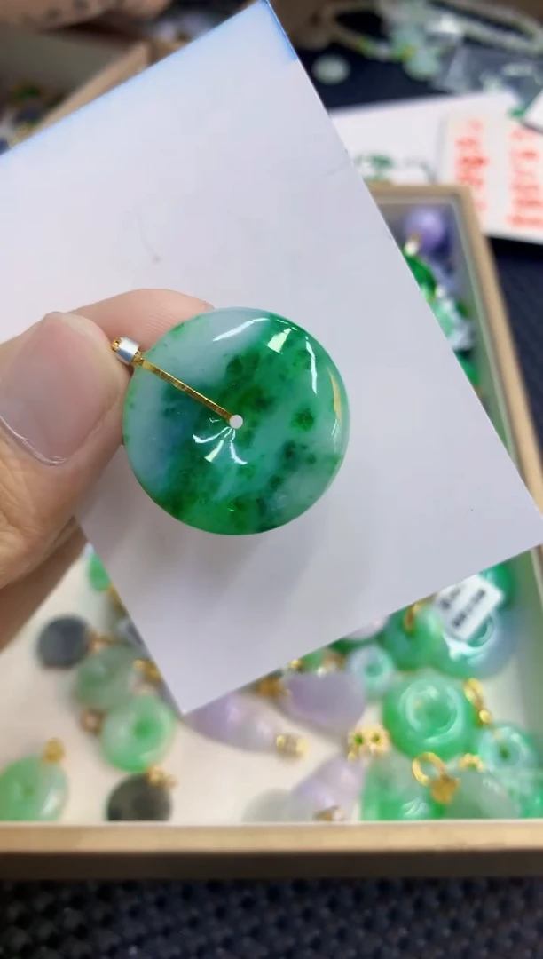 翡翠18K金镶嵌吊坠(不含链)1