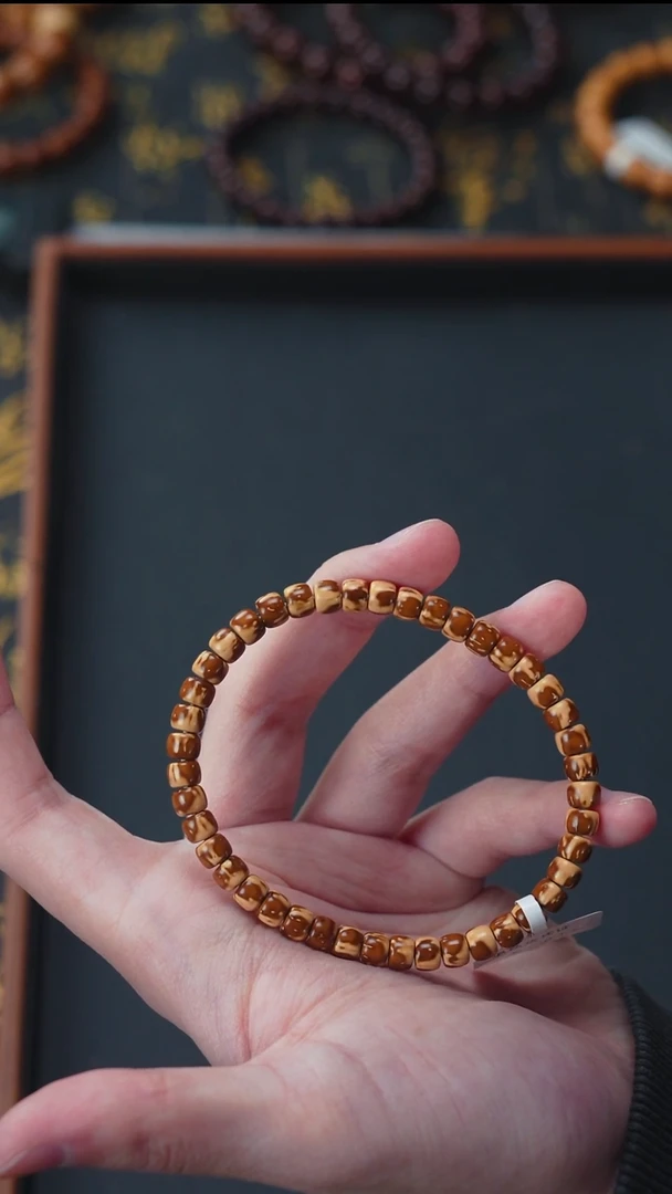 手串紫金鼠实心直切6      10812