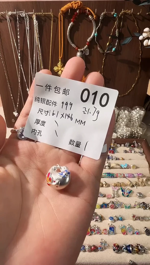 无足银珐琅彩莲花锦鲤胖福